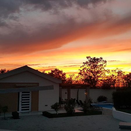 Villa Happy House Zara Esterno foto